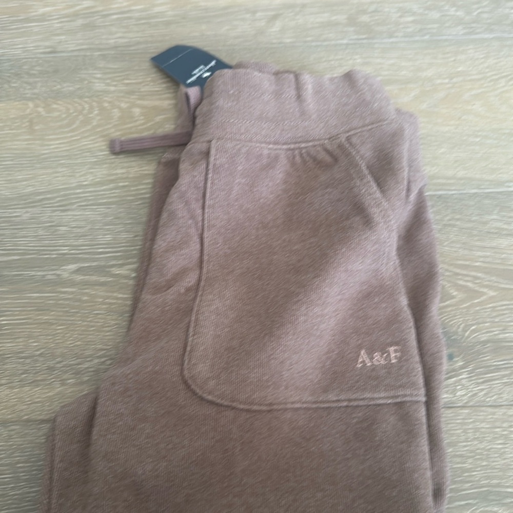 New Abercrombie Kids Joggers size 9/10